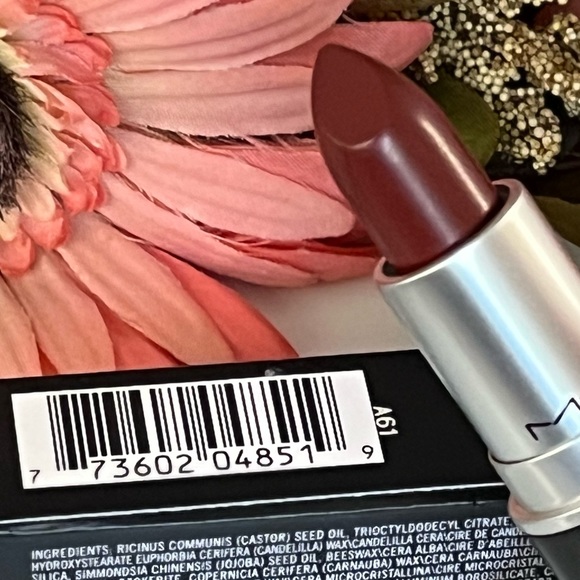 MAC Satin Lipstick PARAMOUNT 815 - Picture 10 of 12